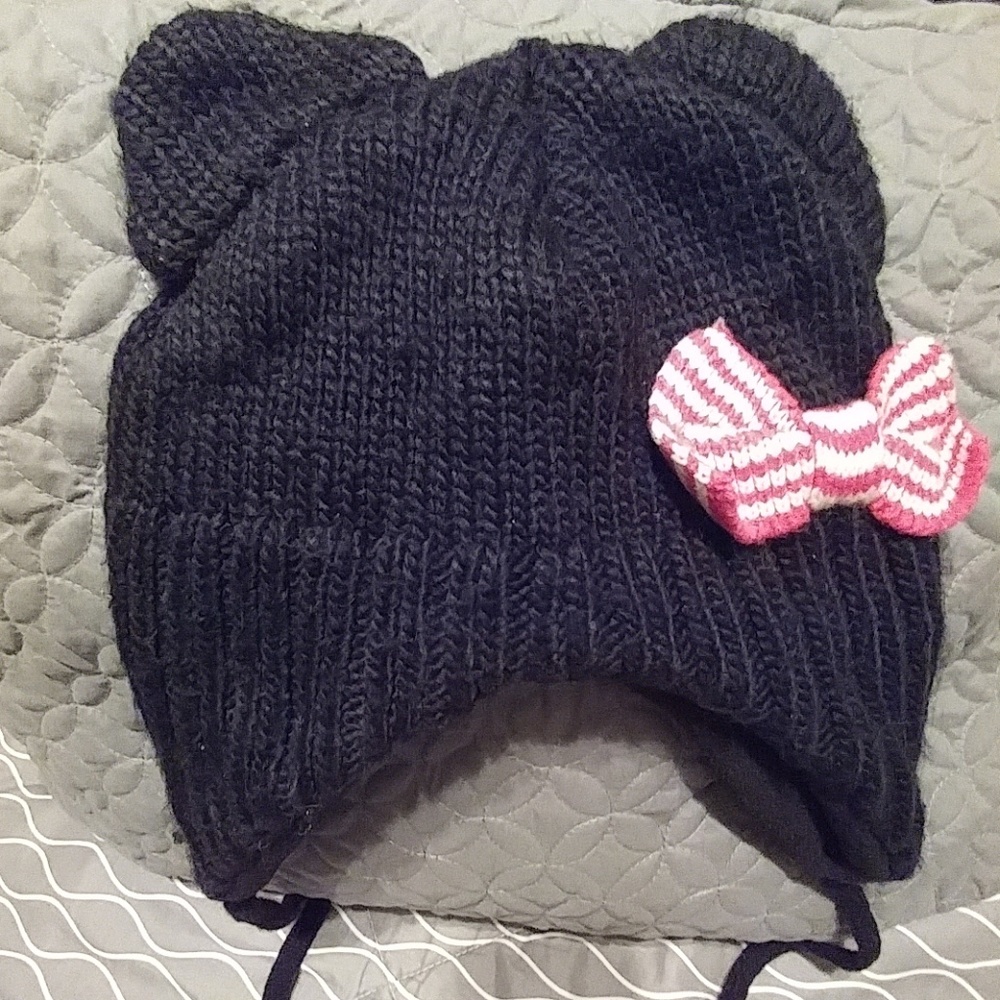 Cute beanie with bow